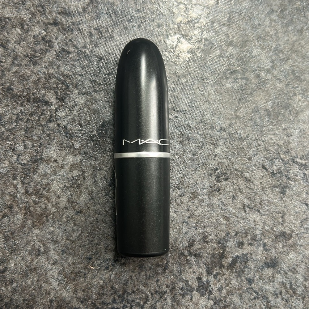 Mac matte lipstick in the shade kinda se*y